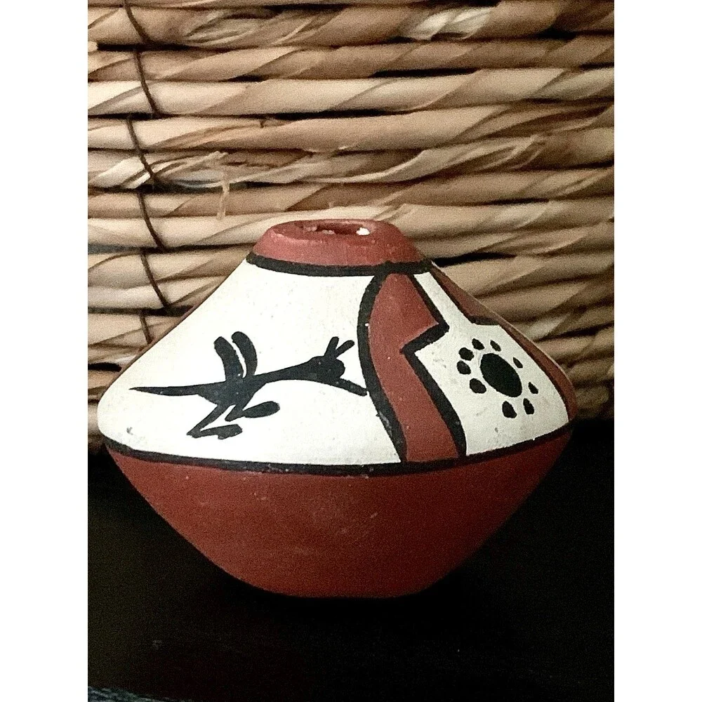 VINTAGE NATIVE AMERICAN SOUTHWEST MINIATURE ART POTTERY VESSEL HAND PAINTED CLAY